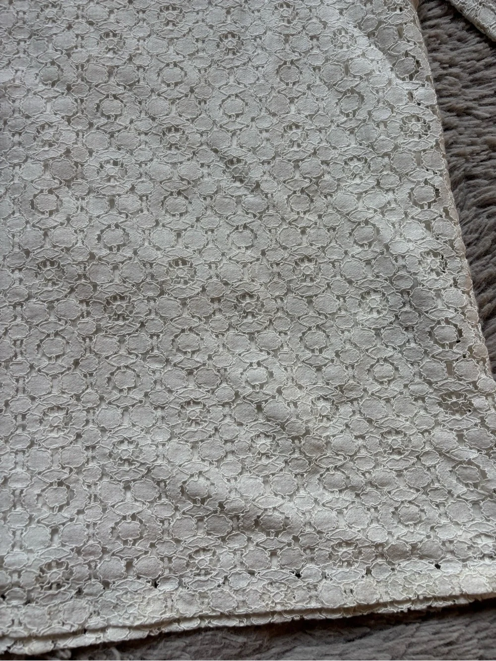 Banana Republic Off white lace Blouse with Bell Sleeve size Medium